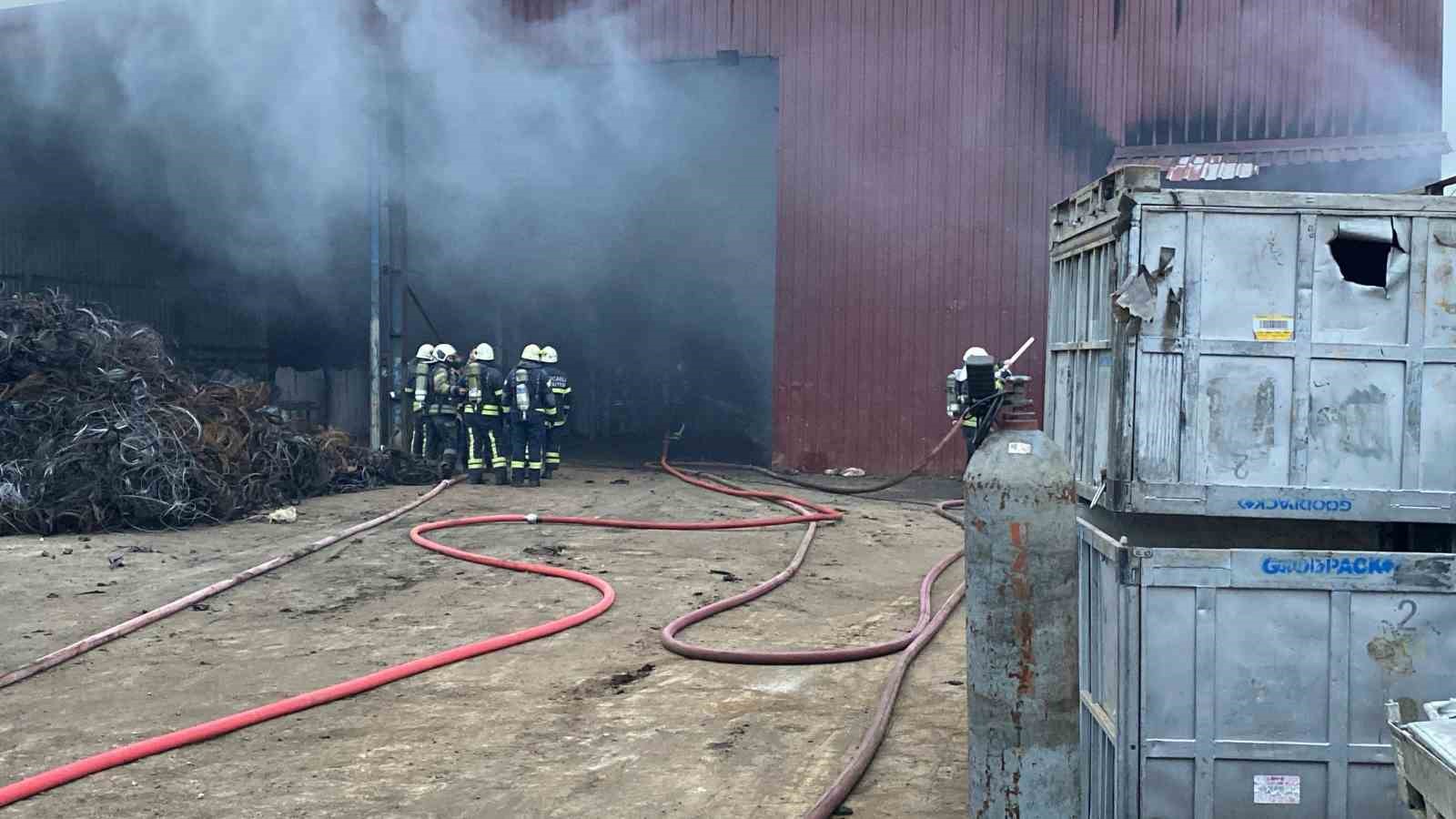 Geri dönüşüm tesisinde yangın