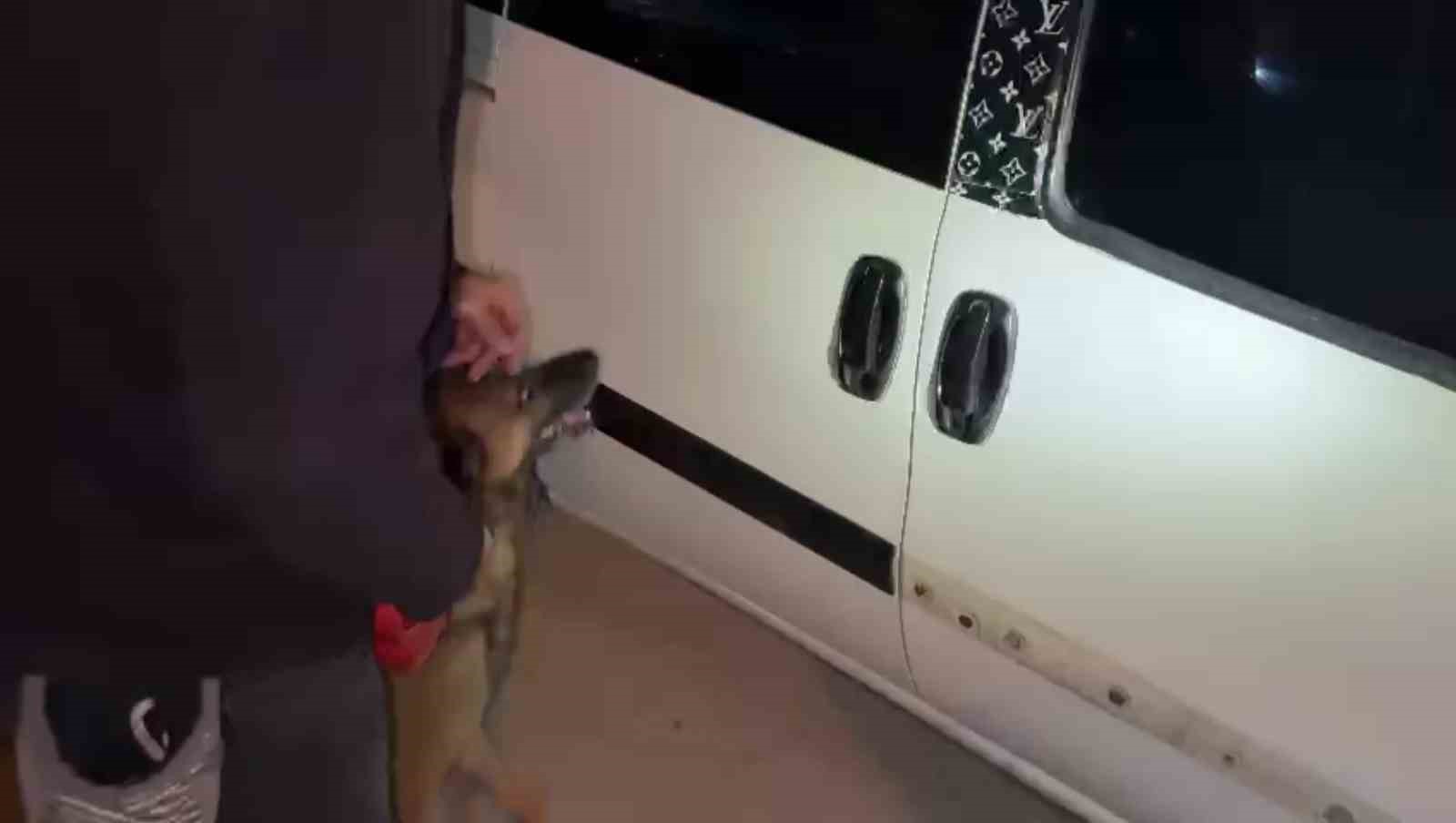 1 kilo 52 gram uyuşturucu ile yakalanan şüphelilerden "Satıcı değil içiciyiz" savunması