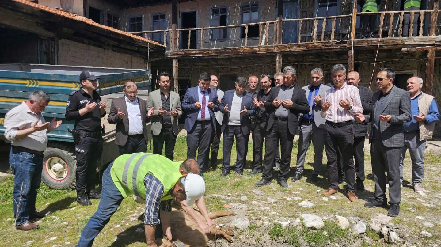 Tarihi Emet Han’ında restorasyon süreci başladı