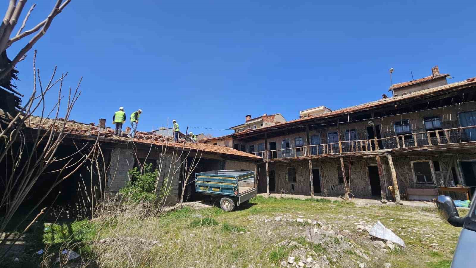 Tarihi Emet Han&rsquo;ında restorasyon s&uuml;reci başladı
