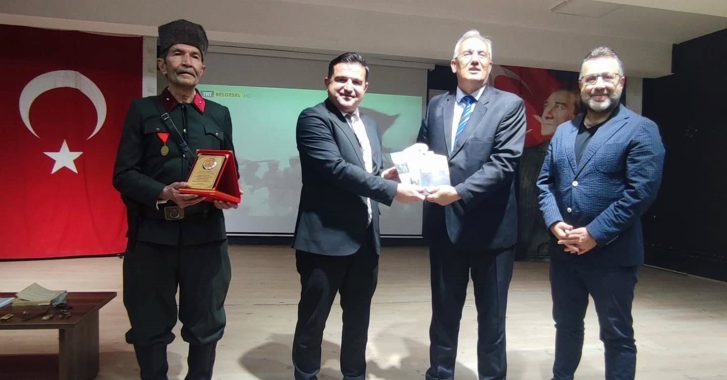 Altıntaş&rsquo;ta "Kurtuluştan Egemenliğe" temalı &ccedil;ocuk s&ouml;yleşisi
