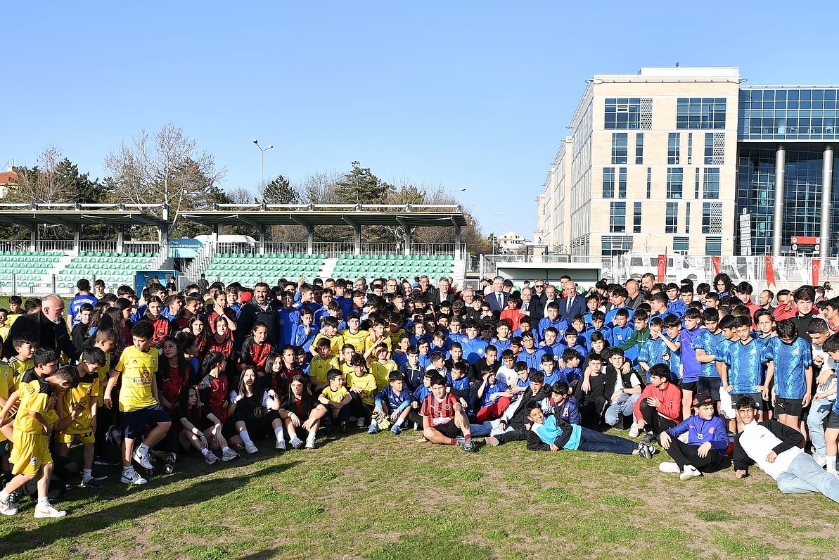 Amatör spora yaklaşık 3 milyon TL’lik malzeme desteği