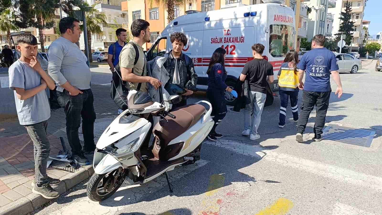 Otomobil ile çarpışan motosiklet sürücüsü yaralandı