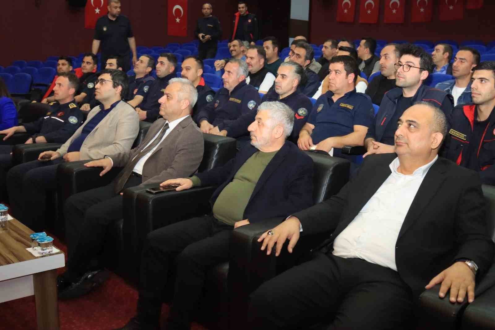 Elazığ itfaiyesi eğitimlerini sürdürüyor