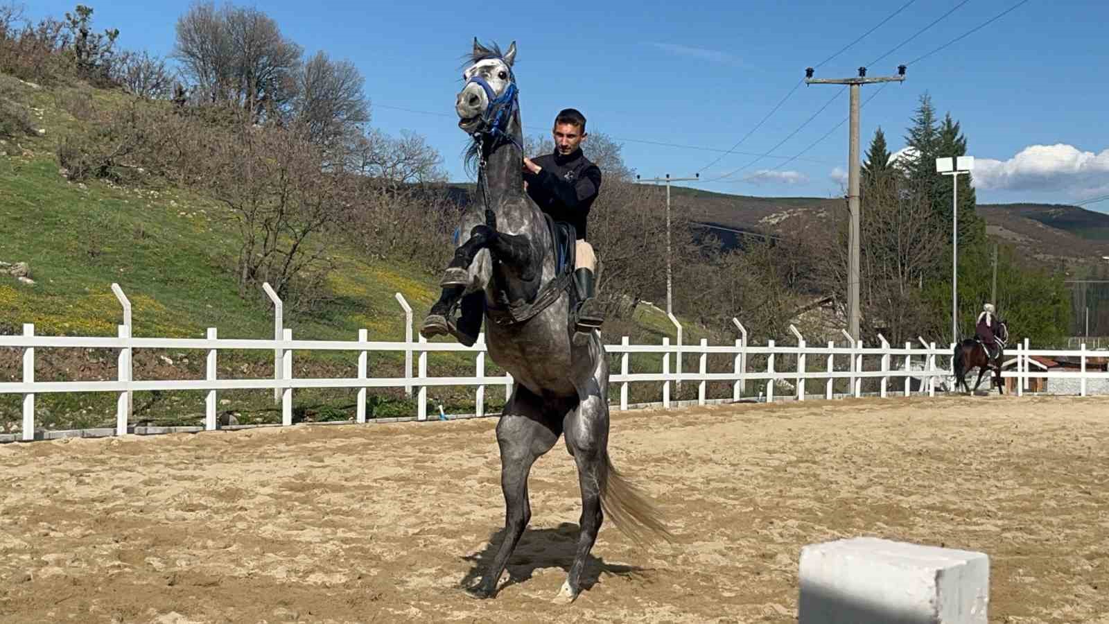 Tavşanlı’da at biniciliği ve safari turları için gözde bir mekan