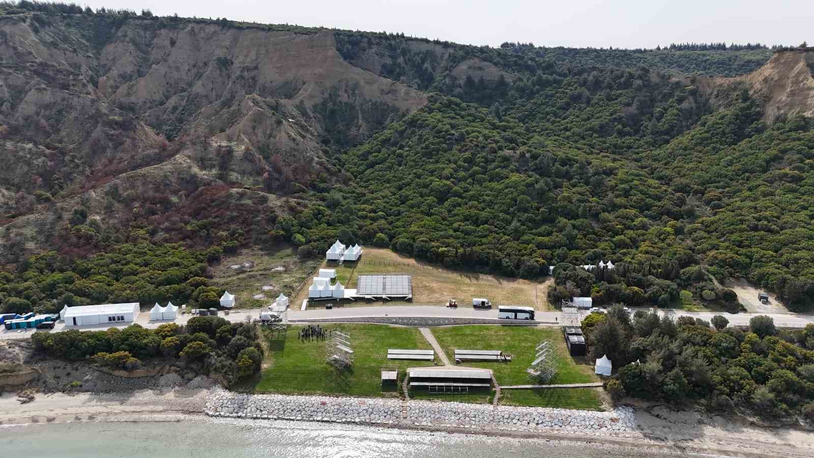 Anzak Koyu Şafak Ayini’ne hazırlanıyor