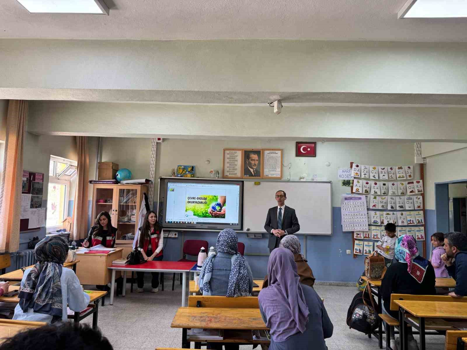 Emet’te İlçe Tarım Müdürlüğünden öğrenci velilerine eğitim