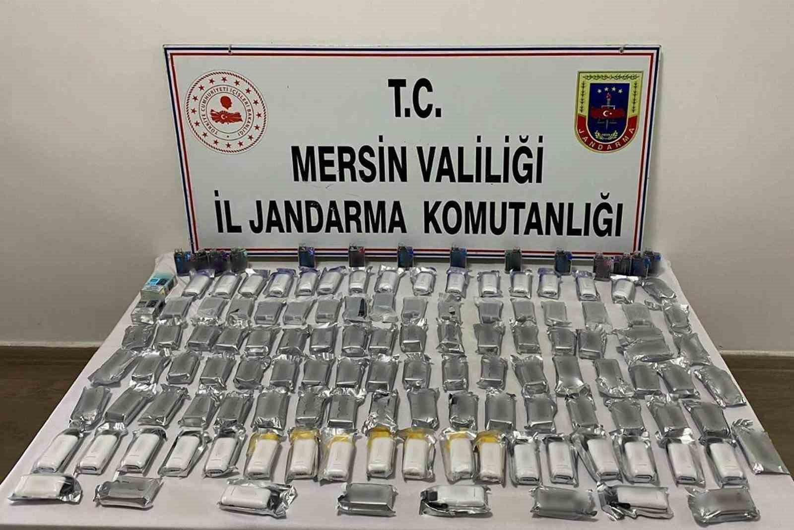 Mersin’de kaçak sigara ticareti yapan 3 şüpheli yakalandı