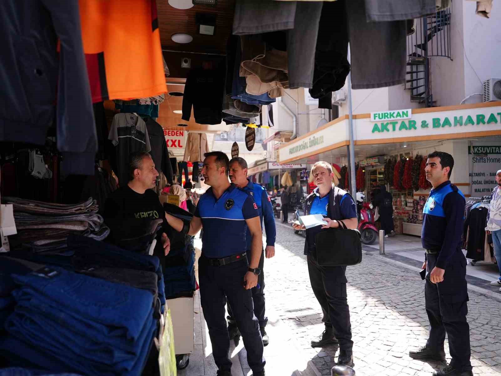 Kaldırım işgaline karşı denetimleri sürdürüyor
