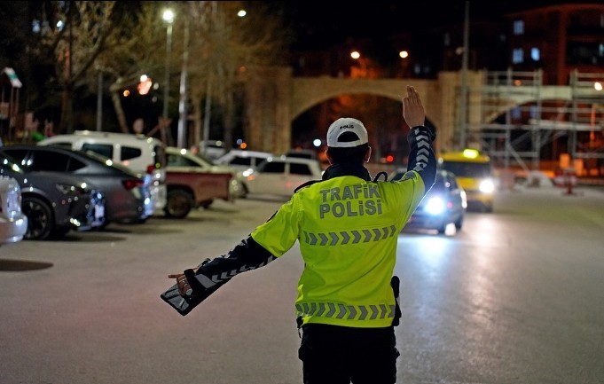 Isparta’da asayiş ve trafik denetiminde 7 araç sürücüsüne ceza