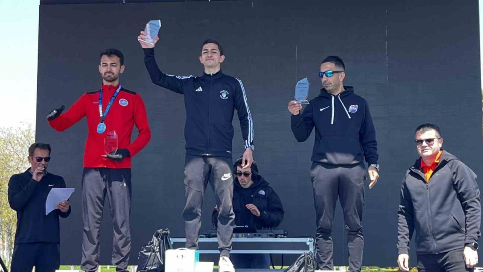 Ümraniyeli Sporcu Bosphorus Çeyrek Maraton Yarışları’nda şampiyon oldu
