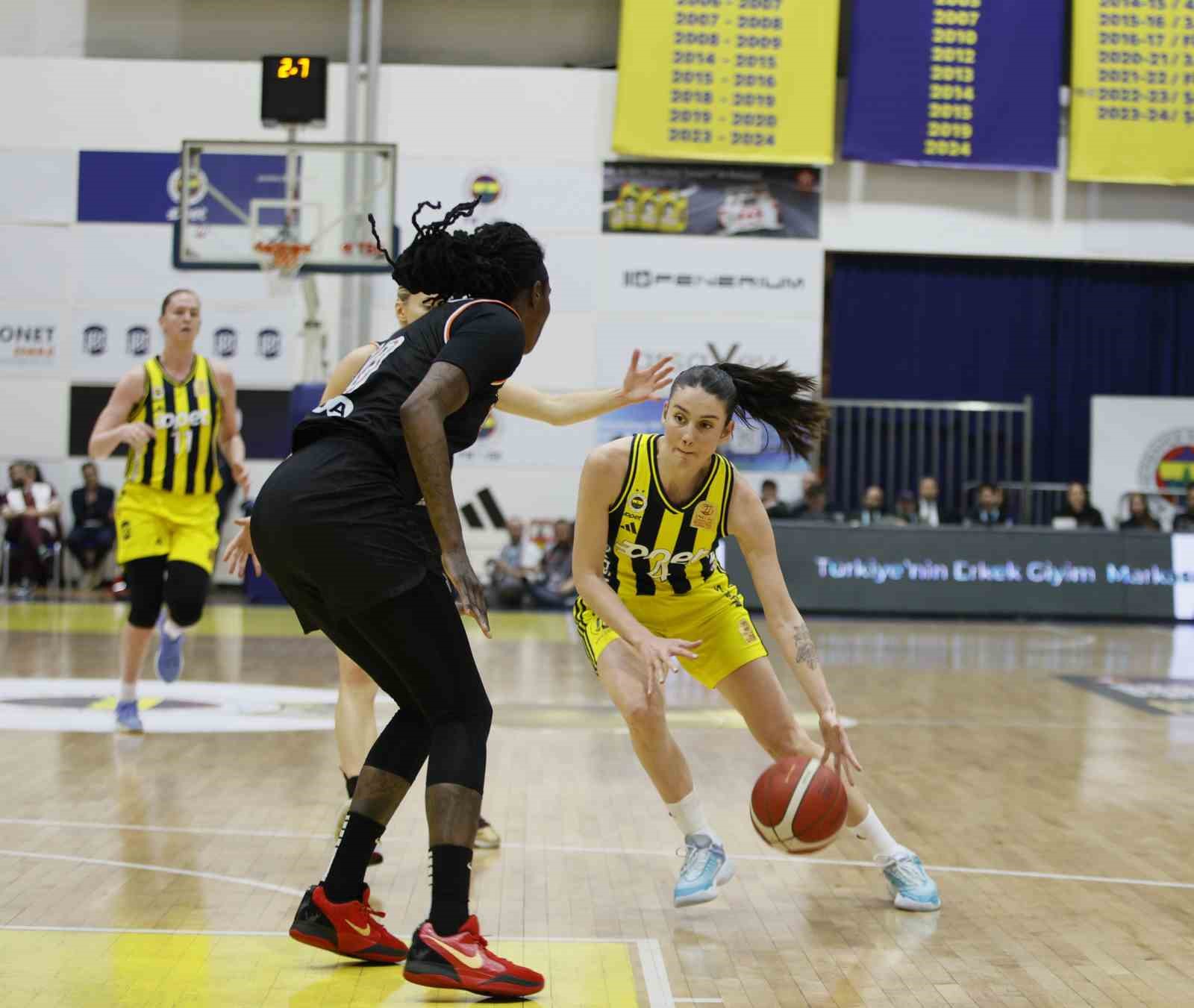 Fenerbahçe, seride 2-0 öne geçti