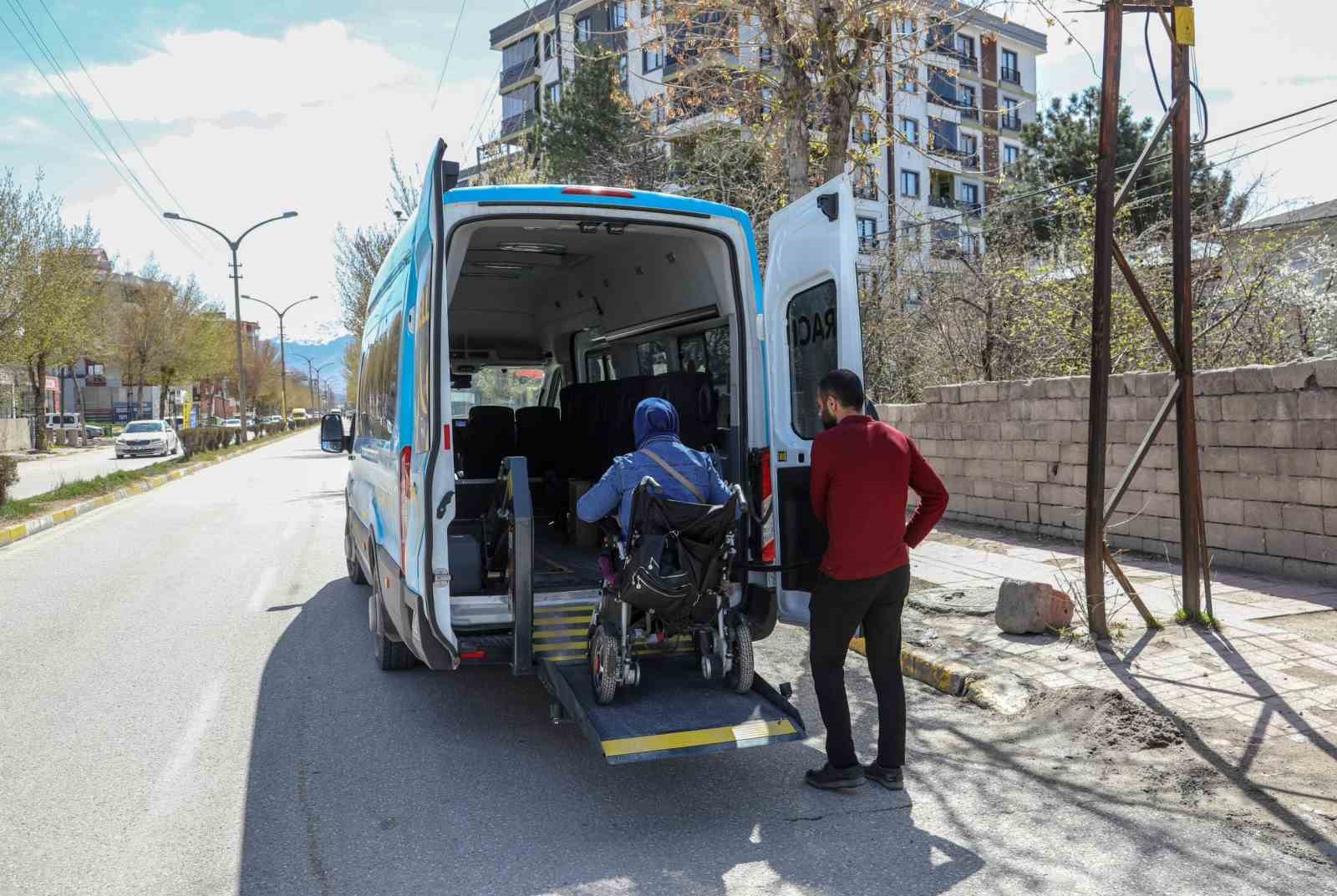 Van B&uuml;y&uuml;kşehir Belediyesinden engellilere ulaşım desteği
