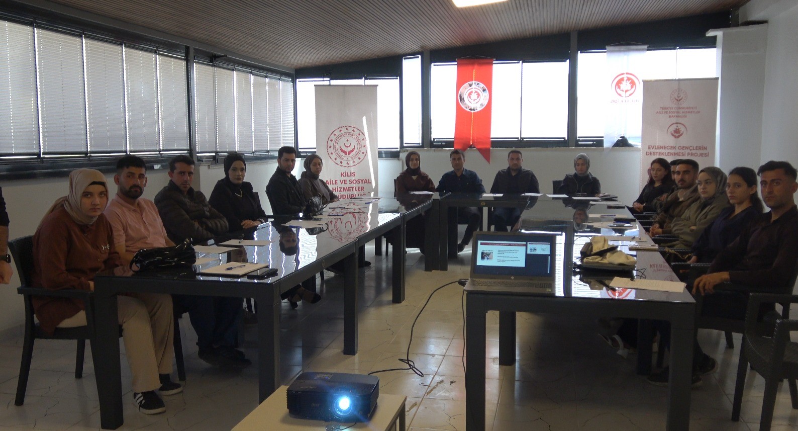 Kilis’te evlenecek çiftlere yönelik aile akademisi eğitimleri devam ediyor