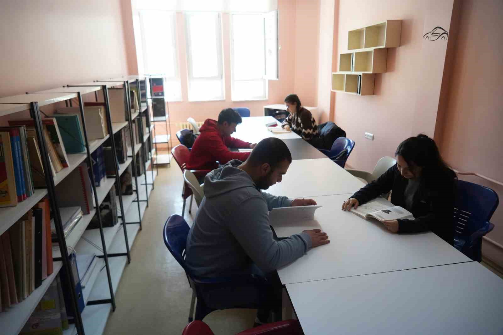 Şehit Fatih &Ouml;zdemir adına kurulan k&uuml;t&uuml;phane a&ccedil;ıldı
