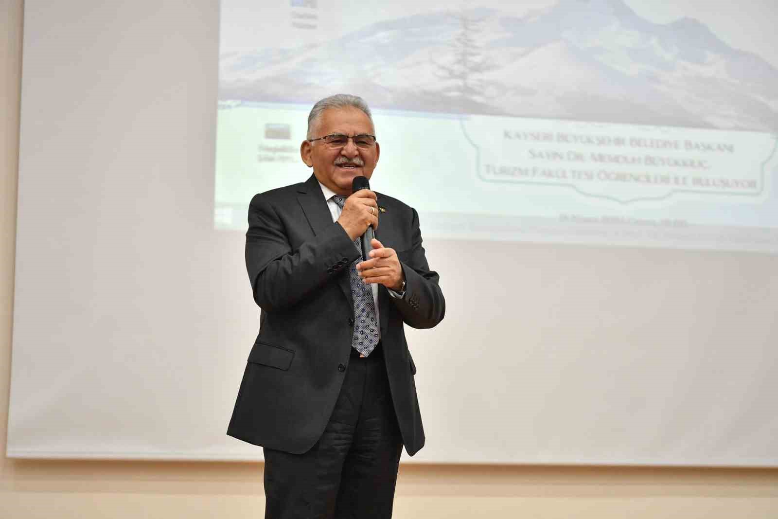 Başkan Büyükkılıç, öğrencilere Kayseri’nin turizm değerlerini anlattı