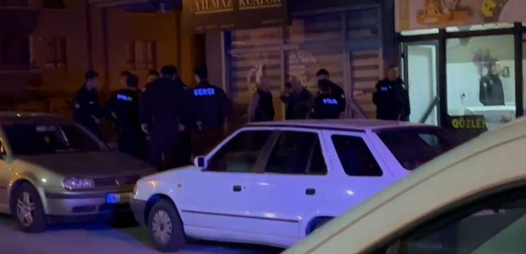 Eşinin boğazından bıçakladığı kadın yaralandı