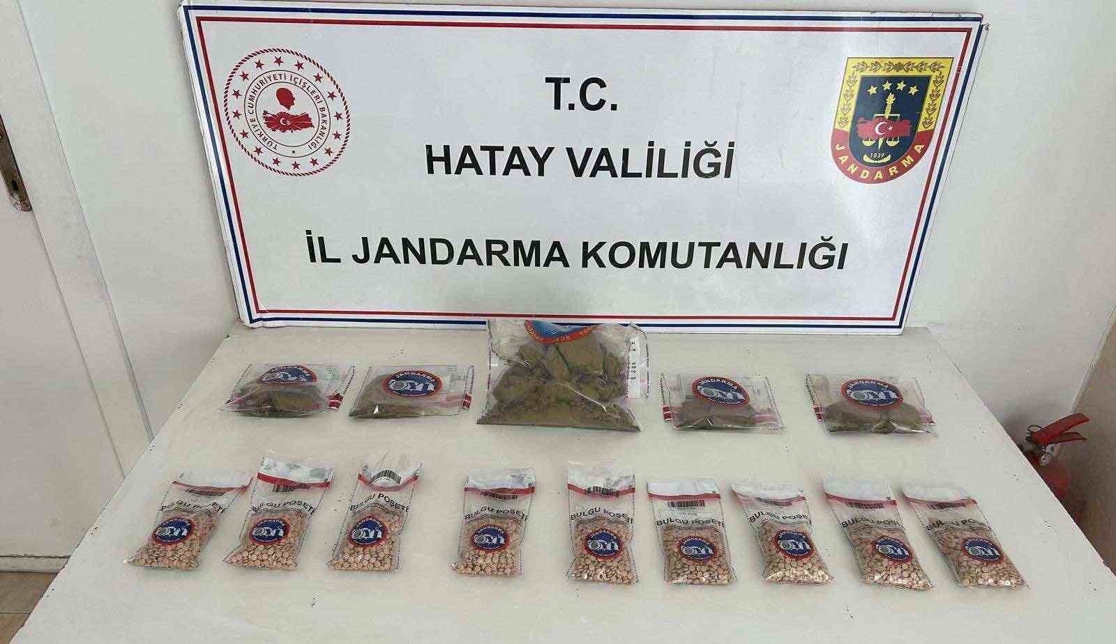 Ağaçın altından uyuşturucu hap ve esrar çıktı