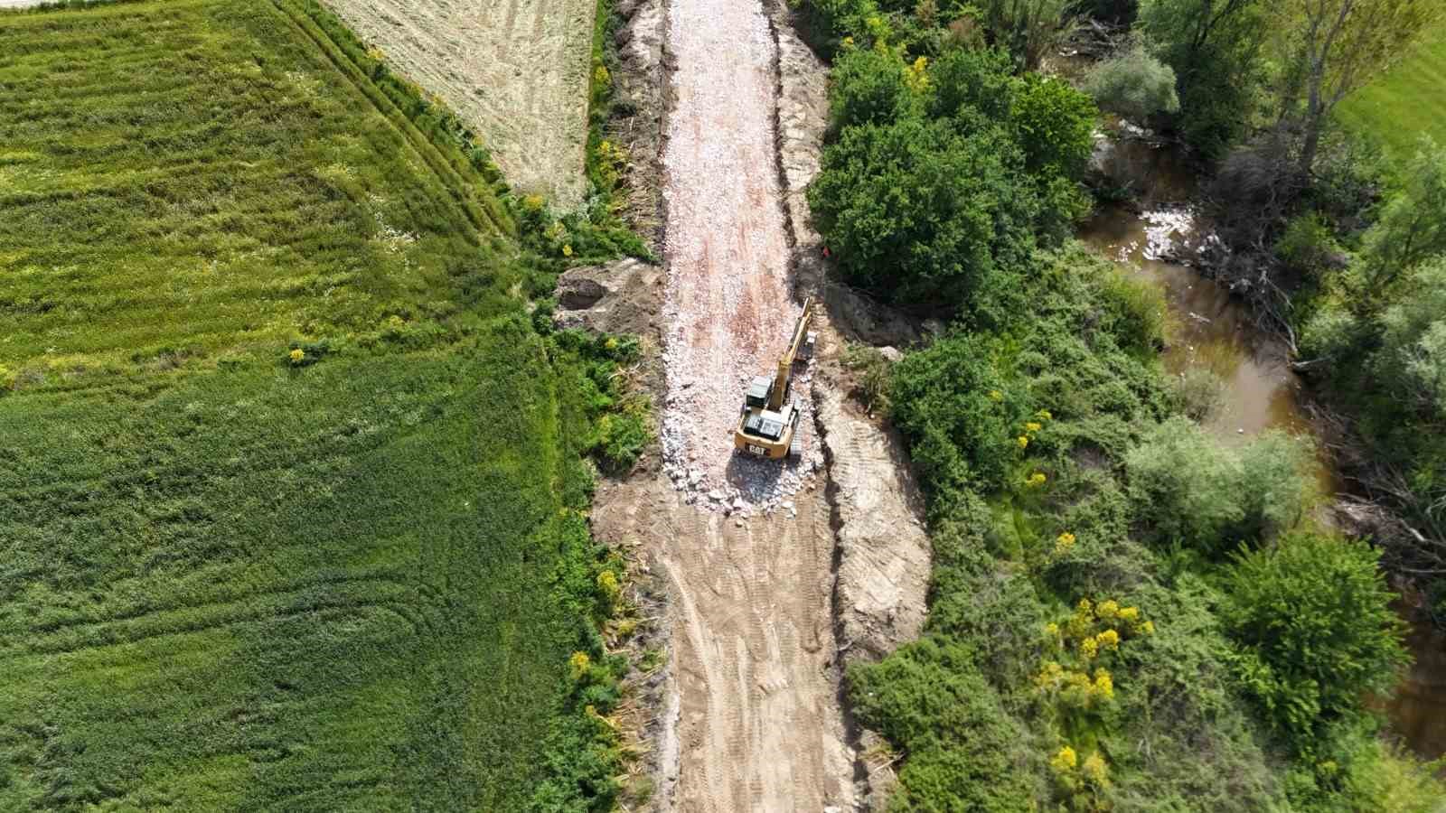 Muğla B&uuml;y&uuml;kşehir Belediyesi&rsquo;nin Milas&rsquo;taki 80 milyonluk yol yatırımı devam ediyor
