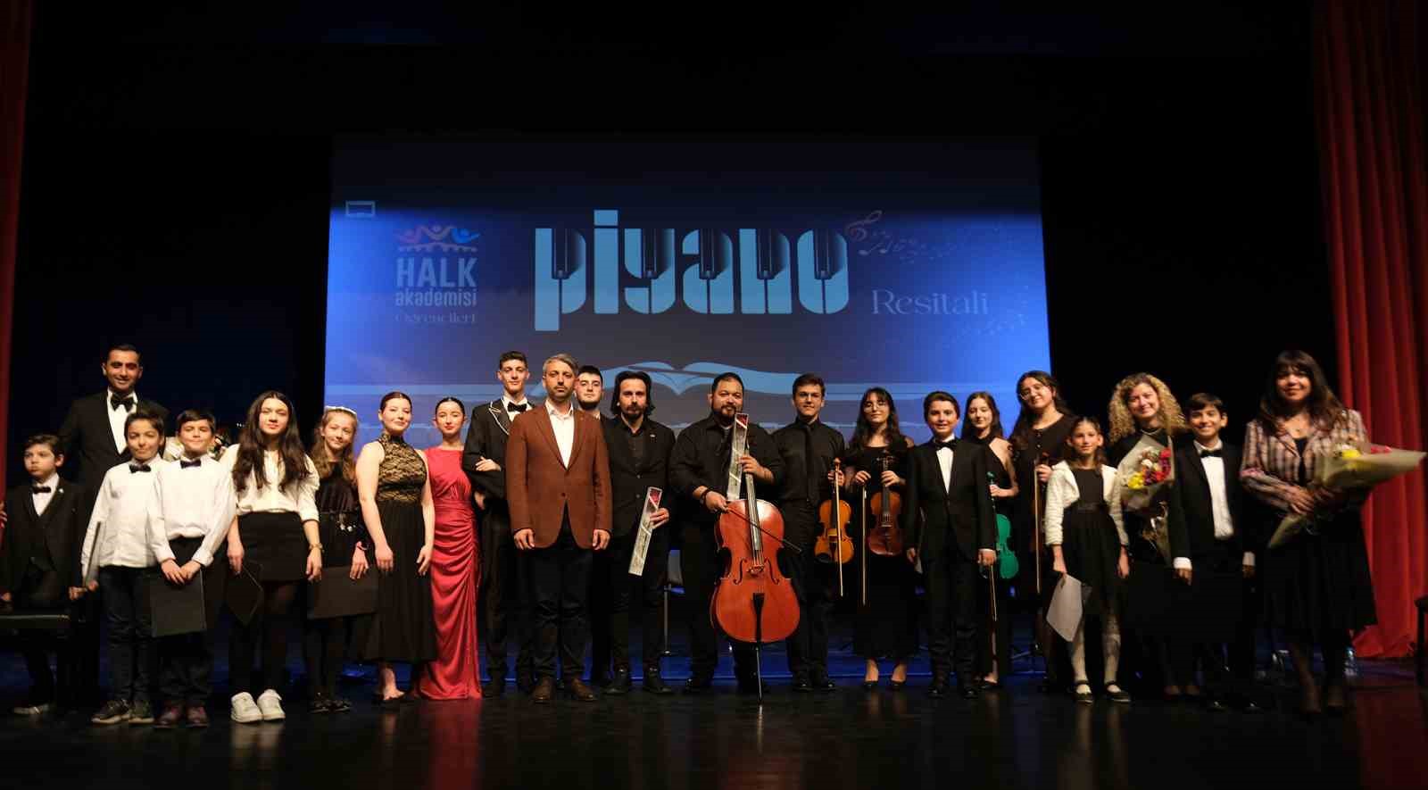 Büyükçekmece Belediyesi Halk Akademisi öğrencileri yeteneklerini sergiledi