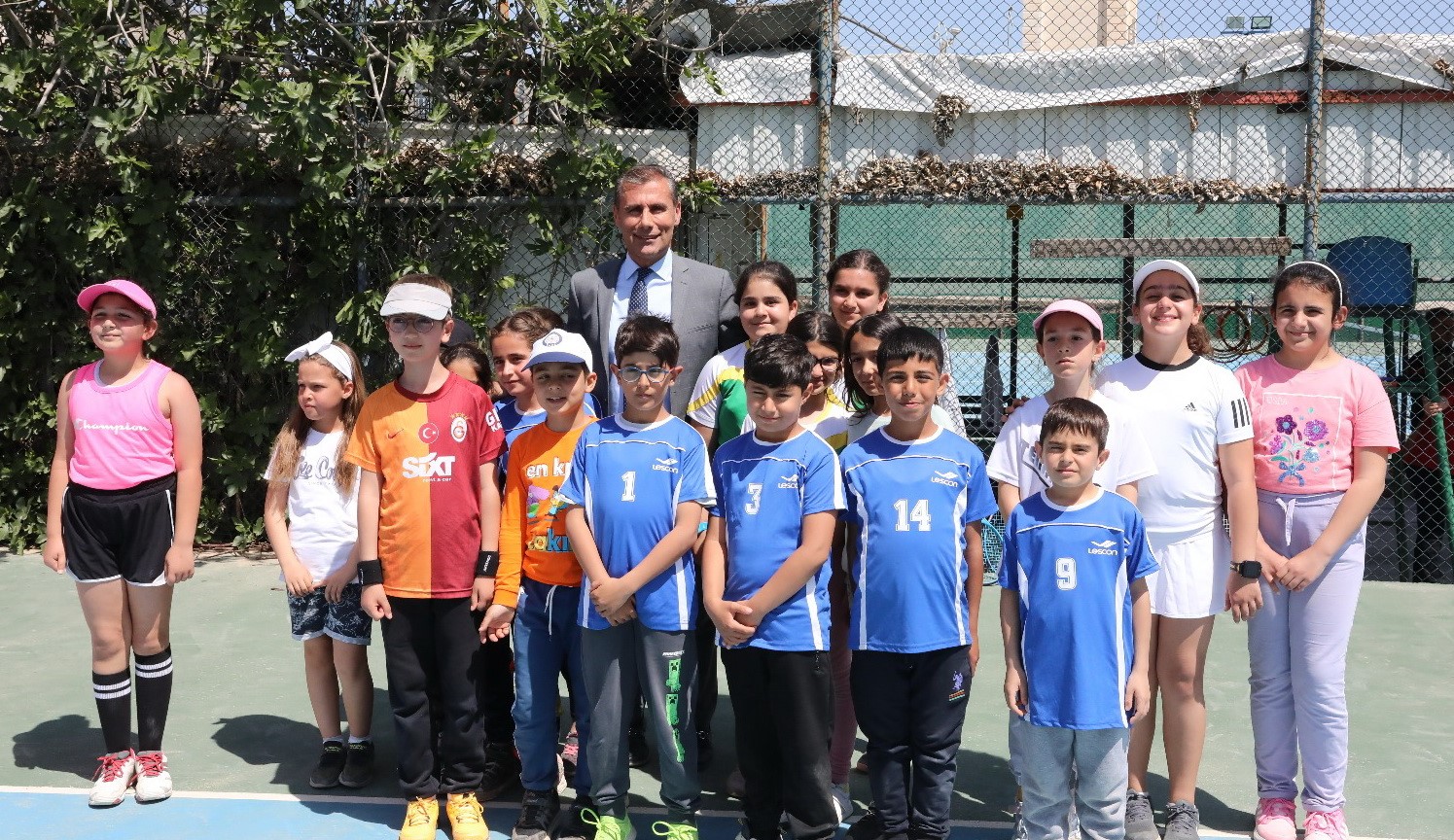 Adıyaman’da minik raketler kortta ter döktü