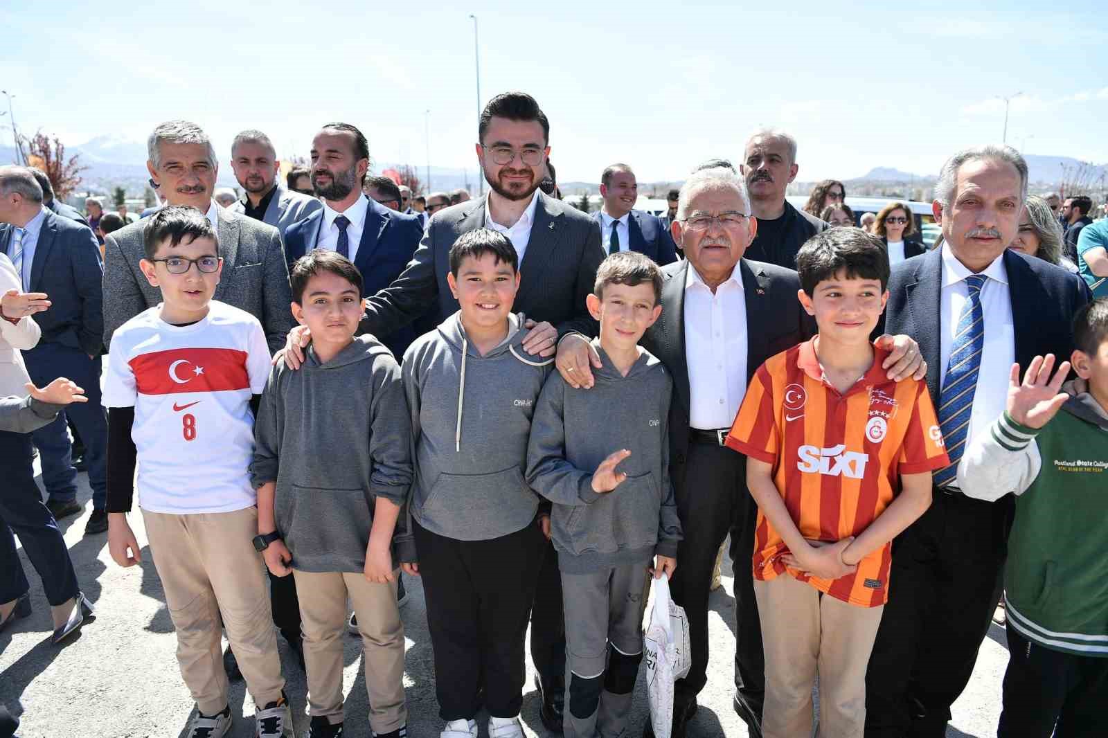 B&uuml;y&uuml;kşehir&rsquo;in &Ccedil;ocuk Kitap Fuarı ve Şenliği başladı
