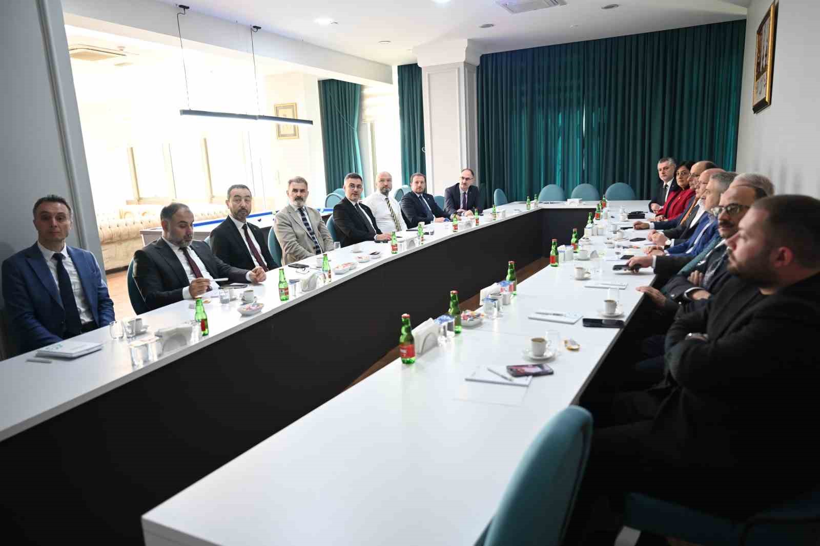 Ak Parti İl Başkanı Davut G&uuml;rkan ve 6 milletvekilinden BT&Uuml; &ccedil;ıkarması
