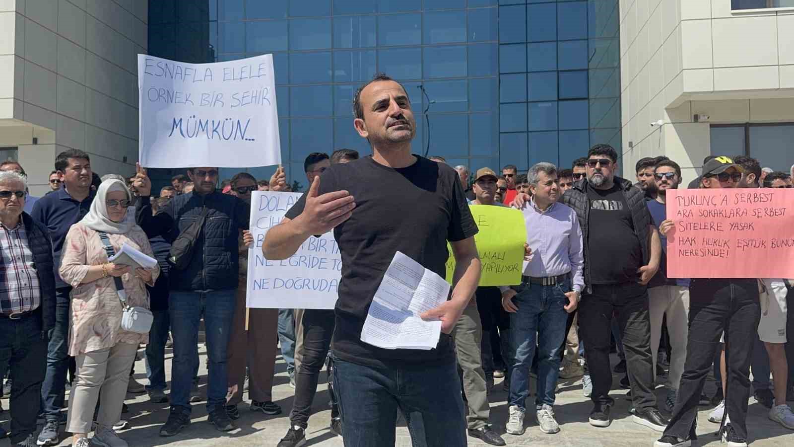 Marmaris&rsquo;te esnaftan belediyeye tepki: "Kazancımız değil, geleceğimiz gasp ediliyor"
