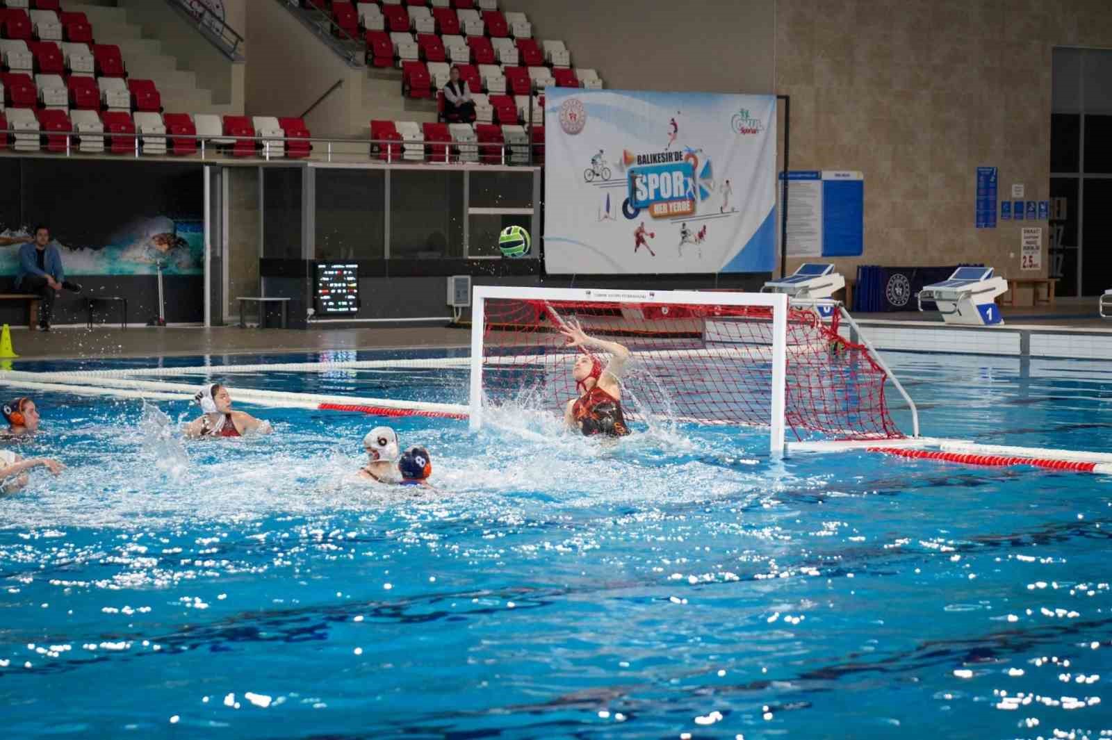 Balıkesir, Kadınlar Sutopu m&uuml;sabakalarına ev sahipliği yapıyor
