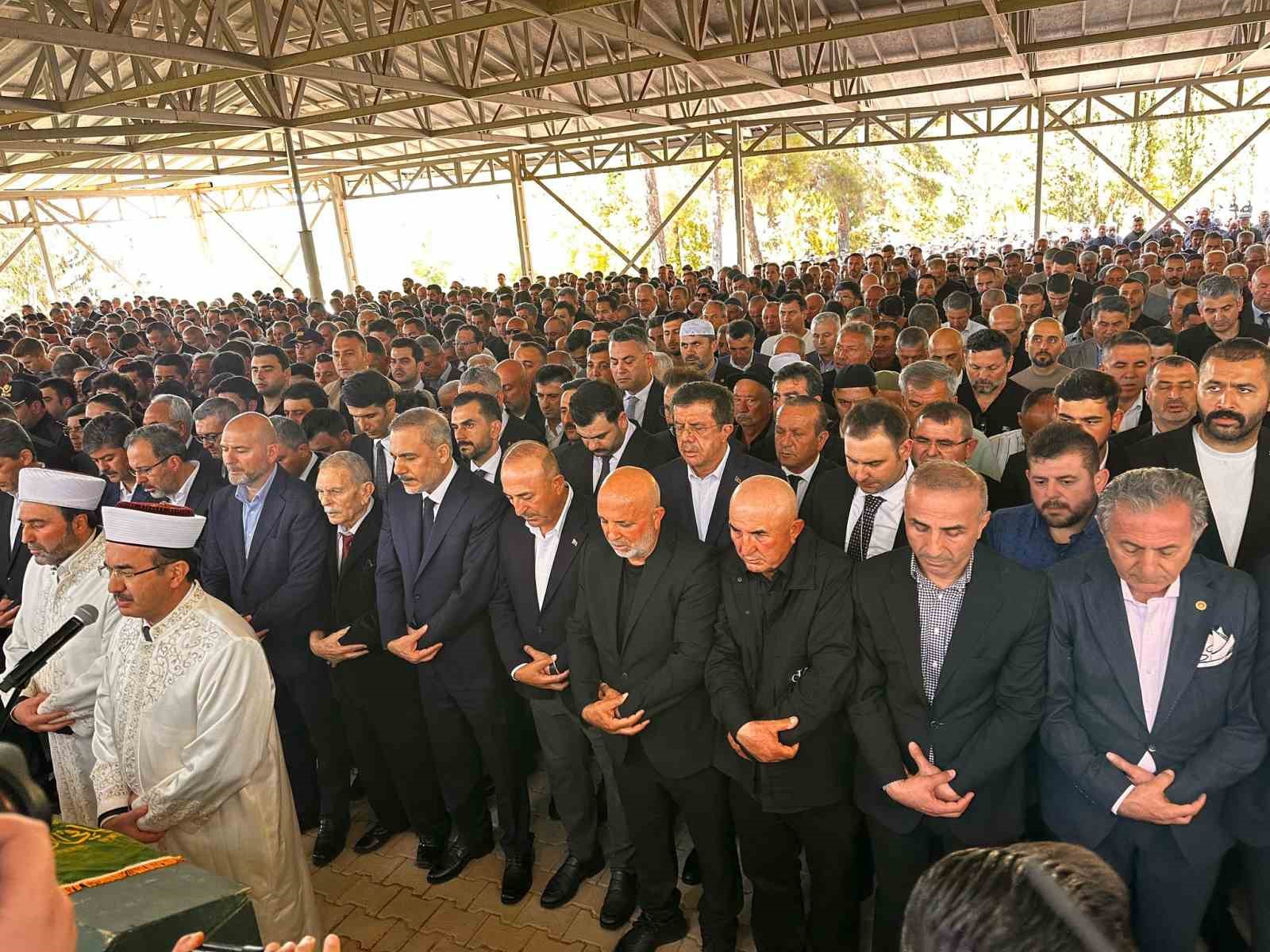 Ak Parti Antalya Milletvekili Mevlüt Çavuşoğlu’nun babası toprağa verildi