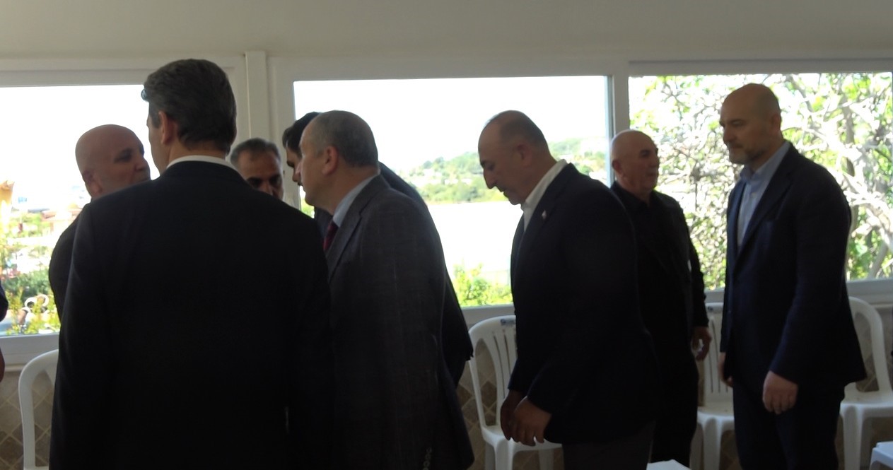 Ak Parti Antalya Milletvekili Mevl&uuml;t &Ccedil;avuşoğlu&rsquo;nun babası toprağa verildi
