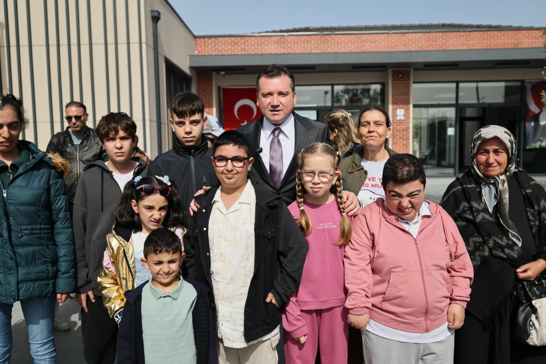 Başkan Bora Balcıoğlu&rsquo;ndan &ouml;zel bireyler i&ccedil;in Emirgan Korusu gezisi
