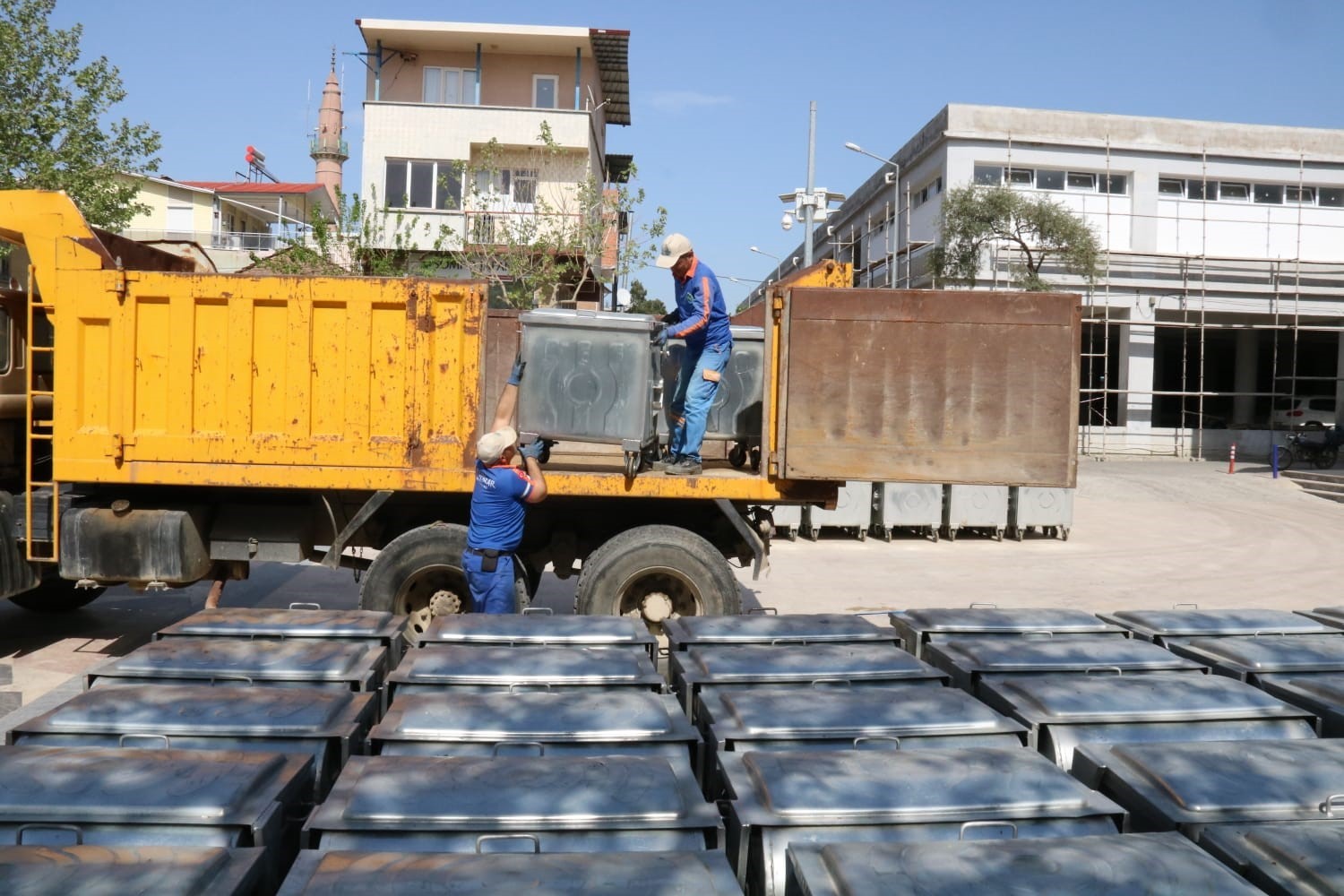 Başkan &Ccedil;er&ccedil;ioğlu&rsquo;ndan Yenipazar&rsquo;a konteyner desteği
