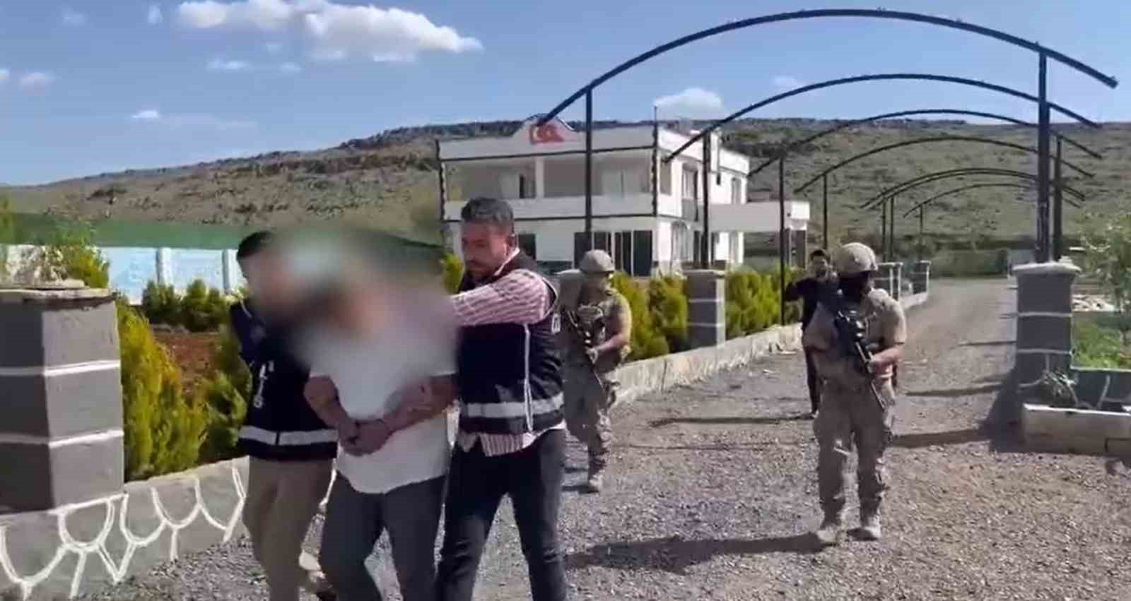 Gaziantep’te kesinleşmiş 39 yıl cezası olan şahıs bağ evinde yakalandı