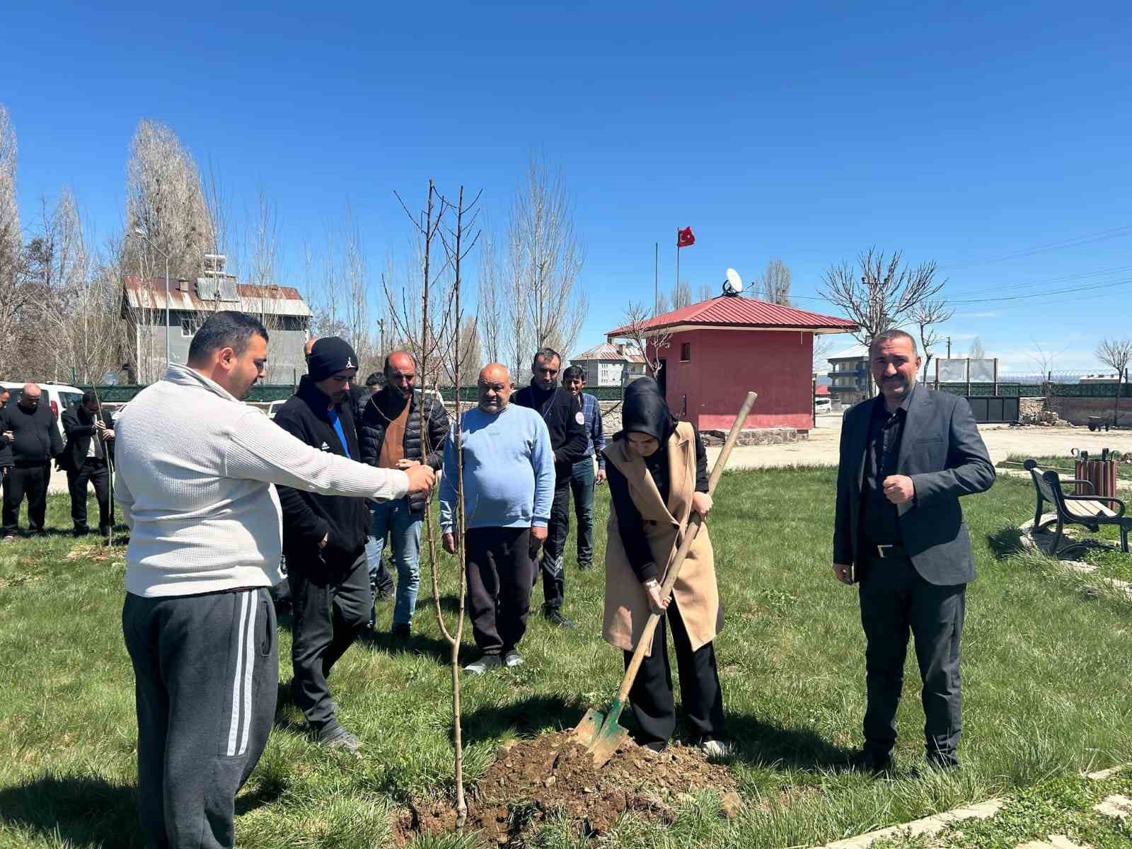 Hasköy’de fidan dikimi etkinliği gerçekleştirildi