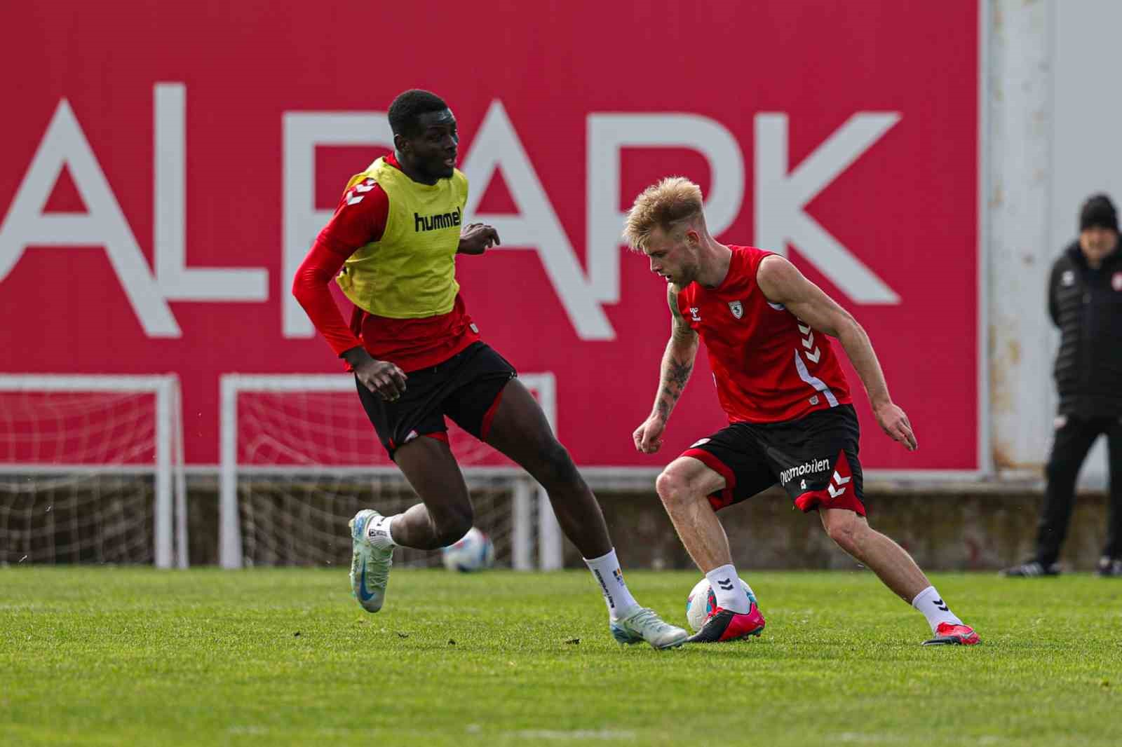 Samsunspor, Alanyaspor ma&ccedil;ı hazırlıklarını s&uuml;rd&uuml;rd&uuml;
