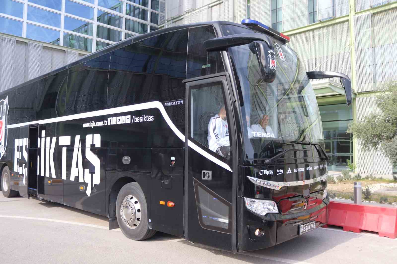 Beşiktaş kafilesi İzmir&rsquo;de
