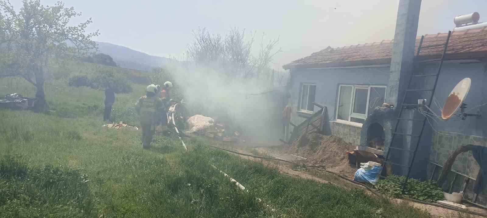 Sındırgı’da ev yangını korkuttu