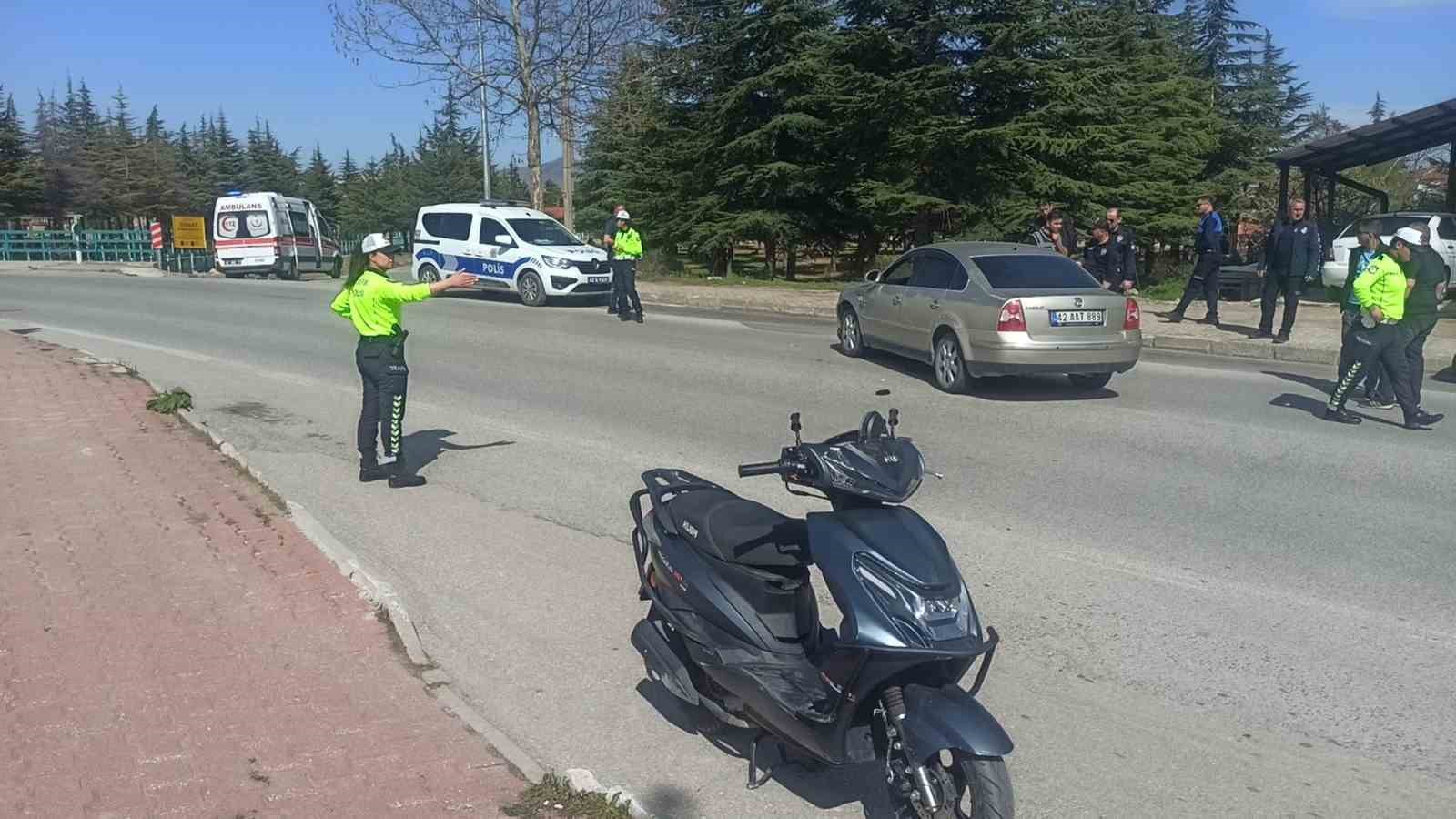 Otomobille çarpışan motosikletin şoka giren sürücüsü: "Ben birine mi çarptım"