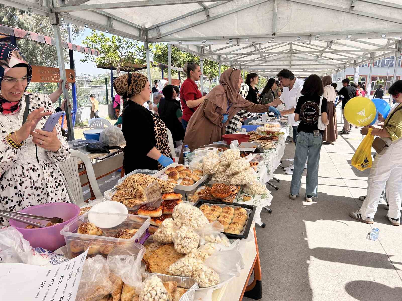 Depremzede öğrenciler bahar şenliğinde eğlendi