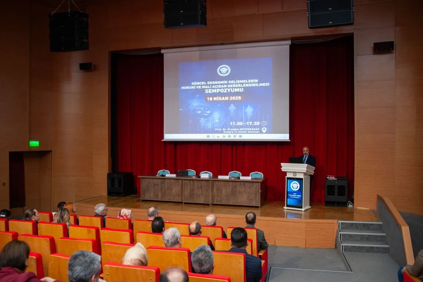 Güncel Ekonomik Gelişmelerin Hukuki ve Mali Açıdan Değerlendirilmesi Sempozyumu düzenlendi