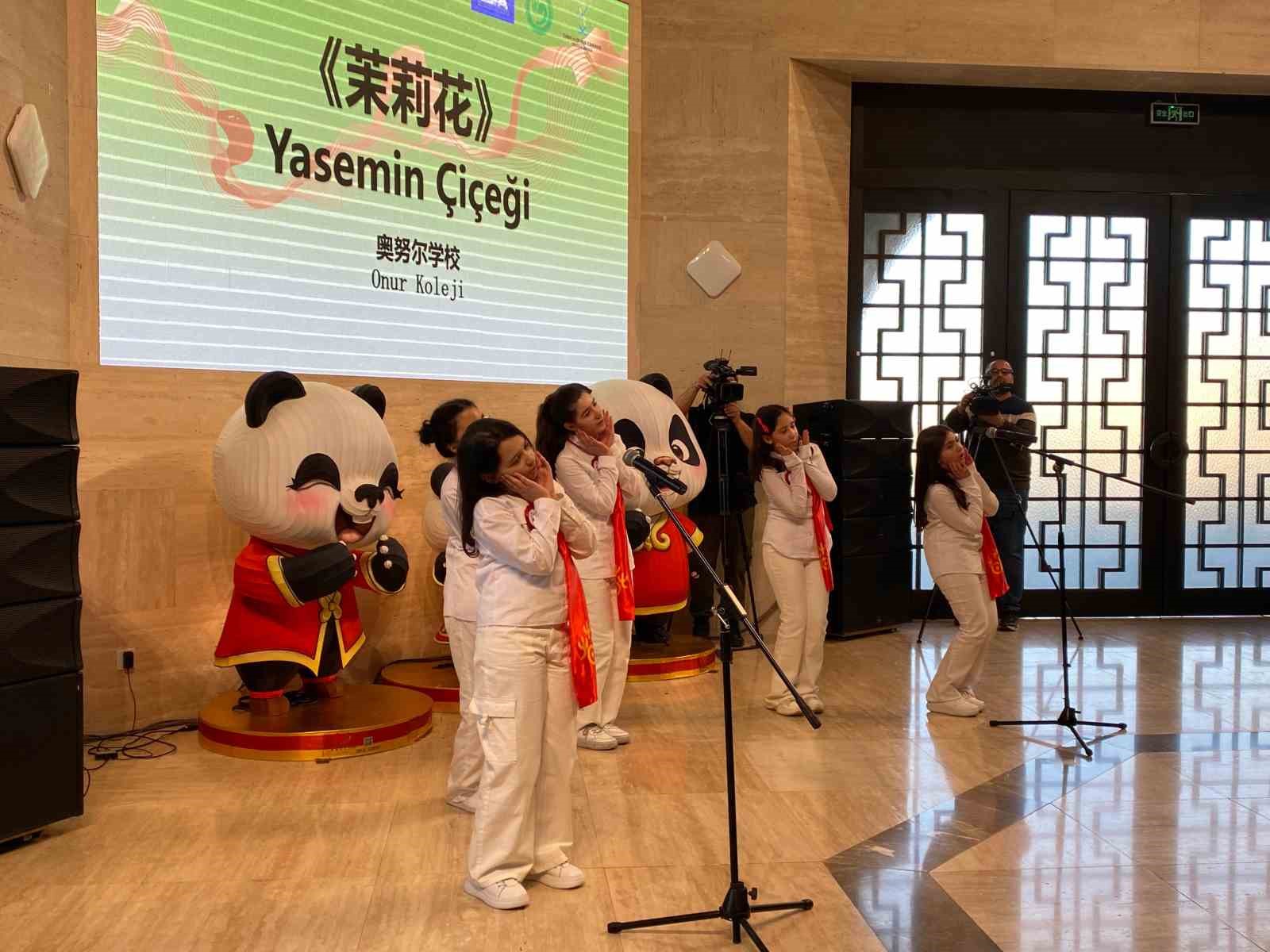 ’Uluslararası Çin Dili Günü’ Çince öğrenen Türk öğrencilerin gösterileriyle kutlandı