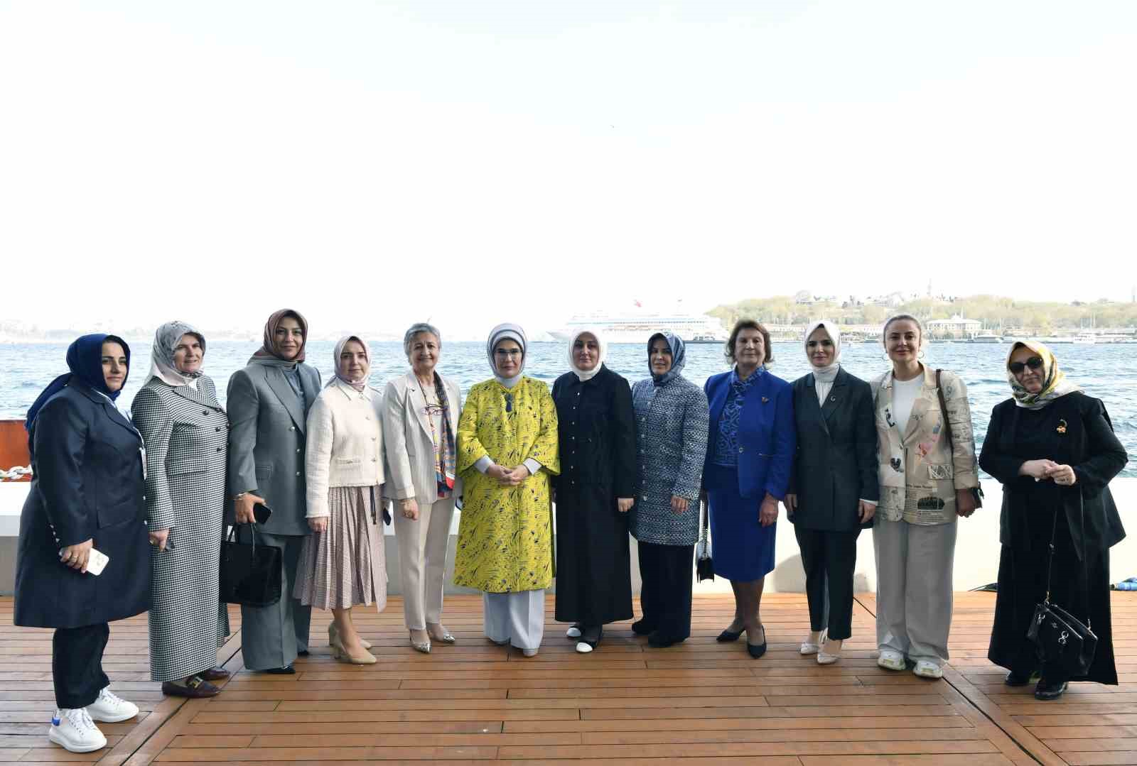 Emine Erdoğan, TOGEM-DER’in geleneksel "Cemre Çarşısı"nın açılışına katıldı
