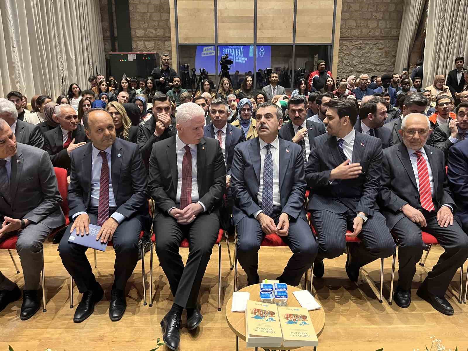 Bakan Tekin, "Türkiye’de Yaşamak" adlı deneme yarışmasının ödül töreninde konuştu