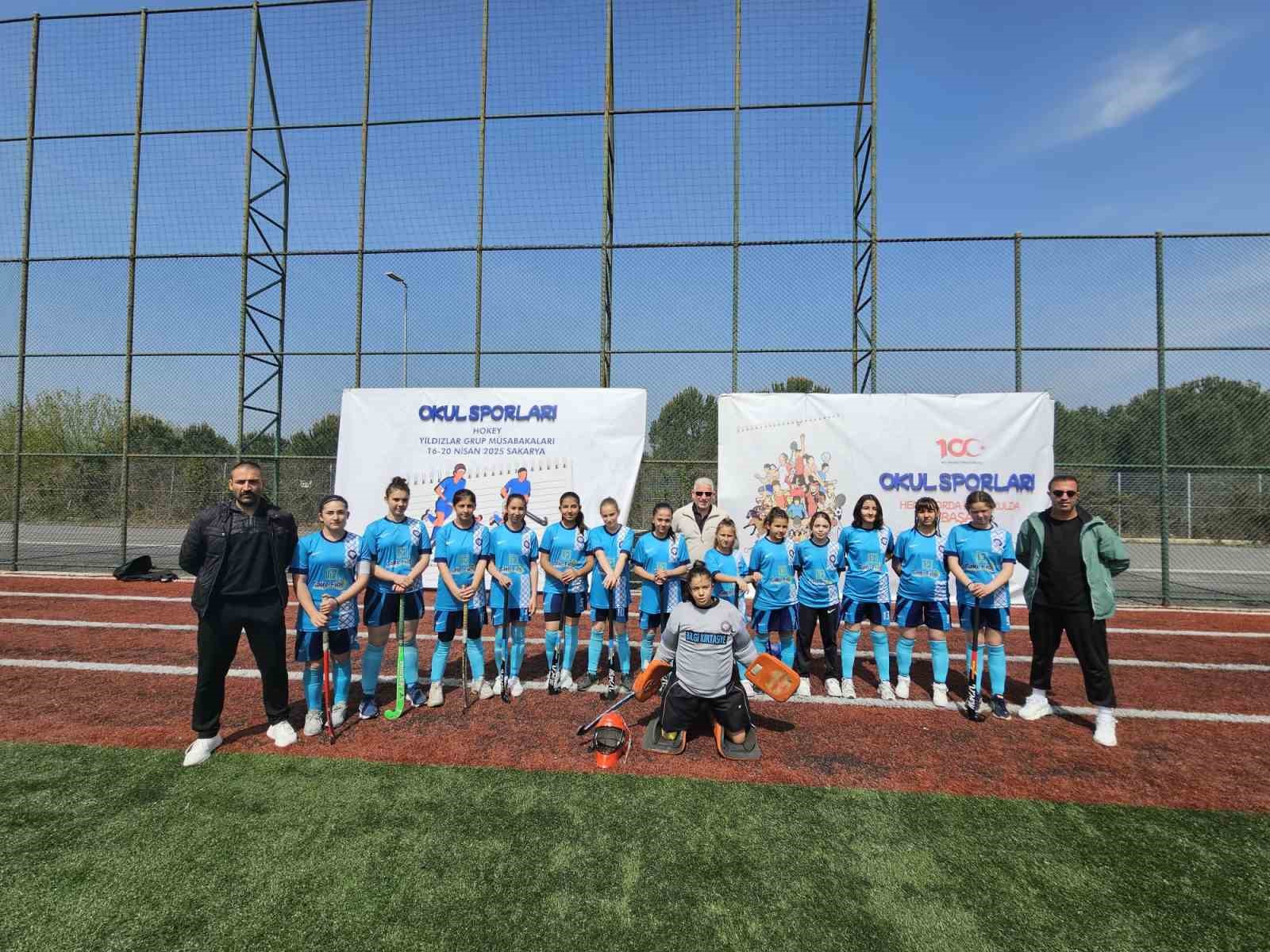 Akşemsettin Ortaokulu Çim Hokeyi Yıldız kızlar müsabakalarında Ankara’yı temsil etti