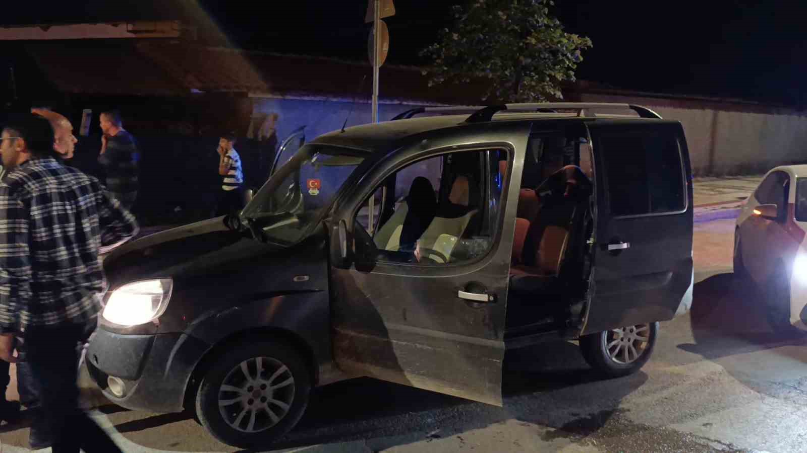 Seyir halindeki aracı kurşuna dizdiler: 1 ağır yaralı