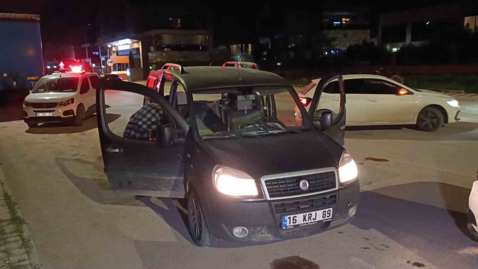 Seyir halindeki aracı kurşuna dizdiler: 1 ağır yaralı