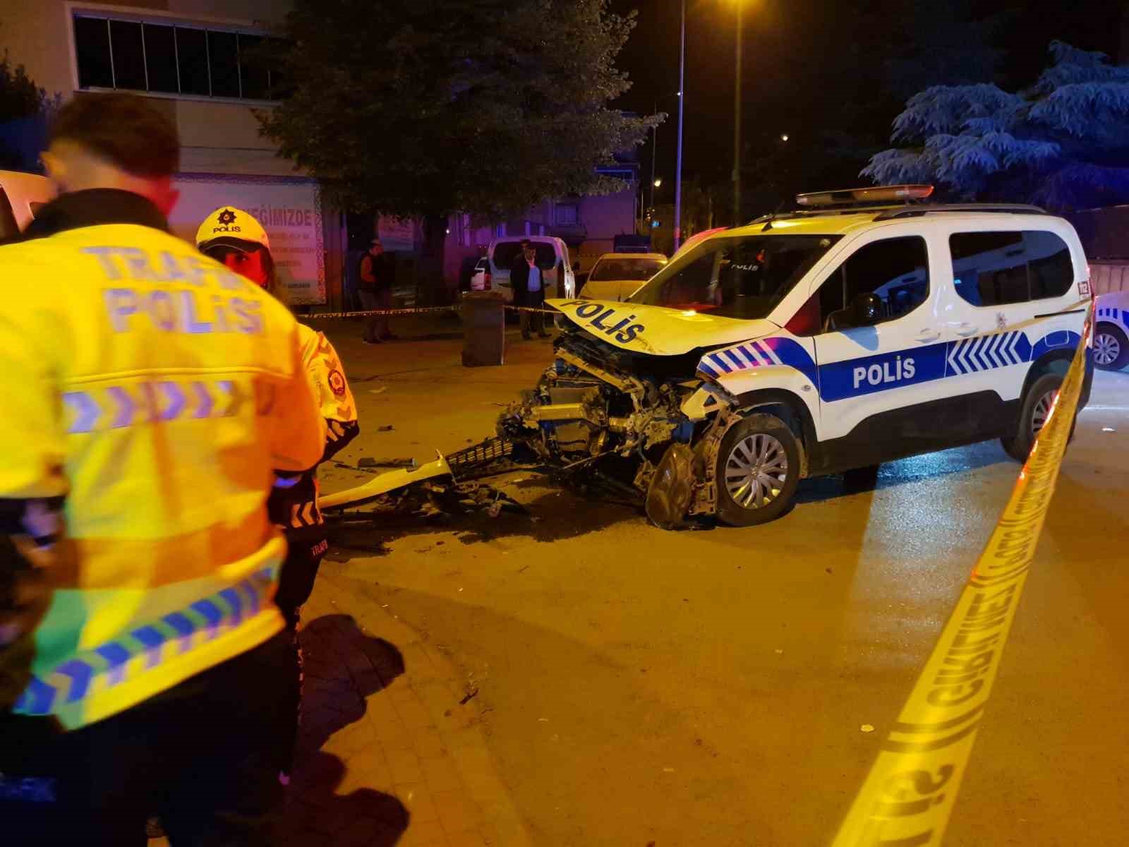 Polis aracının da karıştığı zincirleme kaza: 2 polis yaralı
