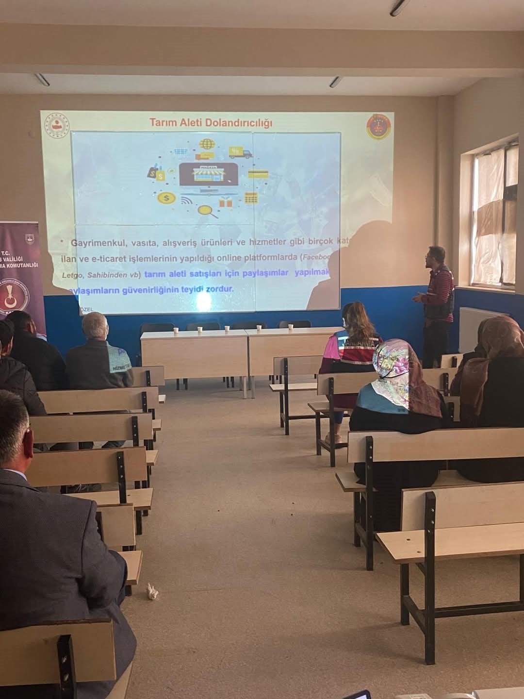 Akyaka&rsquo;da vatandaşlara siber su&ccedil;lar anlatıldı
