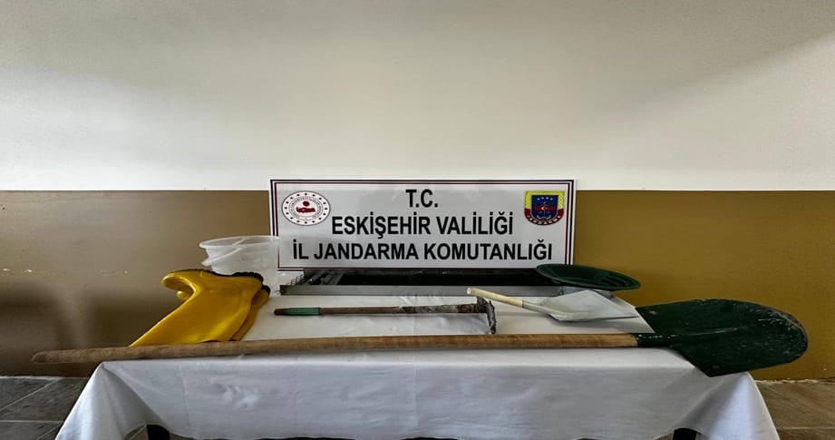 Kaçak kazı yapan şüpheliyi jandarma suçüstü yakaladı